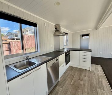 8A Lynmore Drive, Hill Park, Auckland - Photo 5