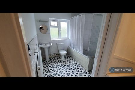 2 bedroom terraced house to rent - Photo 2