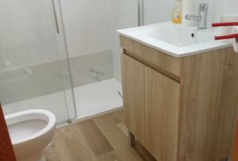 Bom apartamento T2 remodelado, parcialmente mobilado, em Aveiro!