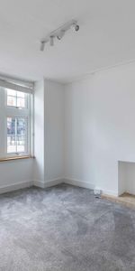 A stylish two-bedroom garden flat located minutes away from the many fantastic amenities of North End Road. - Photo 3