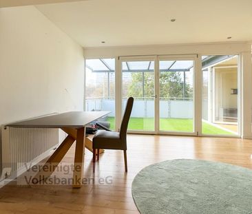 Einzigartige Dachgeschosswohnung mit überdachtem Balkon und schöner... - Foto 2