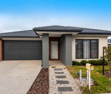 Bright and Charming 3-Bedroom Home Perfect for Comfortable Living - Photo 2