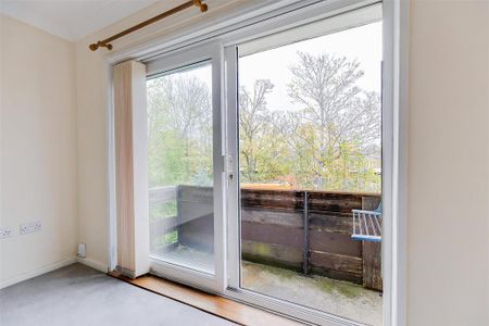 2 bedroom flat to rent - Photo 2