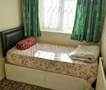 3 bedroom semi-detached house to rent - Photo 3