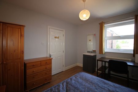 4 Bed Terraced House, Portswood Road, SO17 - Photo 4