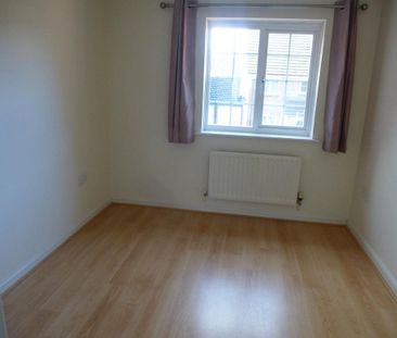 3 bedroom link detached house to rent - Photo 3