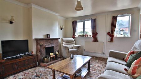 4 bedroom detached house to rent - Photo 2