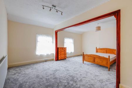 2 bedroom maisonette to rent - Photo 4
