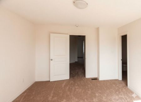 For Lease - 106 Aspen Hills Road Unit# Upper, Brampton, Ontario - Photo 2