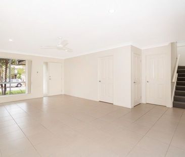 Charming Townhouse in Serene Warner Groves - Photo 4