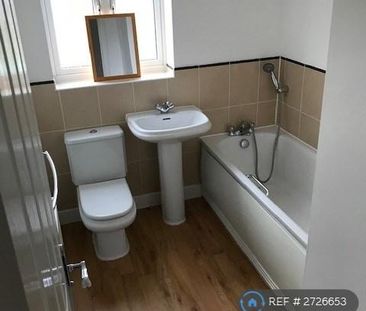 3 bedroom semi-detached house to rent - Photo 3