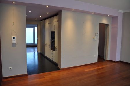 UNIEK HANDELSPAND VAN 110M² MET DUPLEXAPPARTEMENT MET 3 SLPK IN LANAKEN CENTRUM - Photo 3