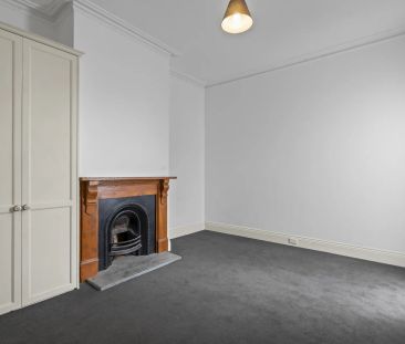 This Richmond house has all the comfort, character and convenience! - Photo 1