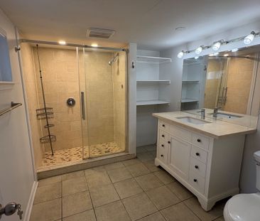 For Lease - 124 Avondale Boulevard, Brampton, Ontario - Photo 2