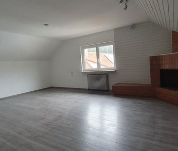 Renovierte 2,5-Zimmer-Dachgeschosswohnung mit Einbauküche, Stellp - Photo 6