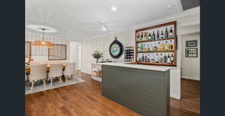 STEP INSIDE AND BE IMPRESSED Rent $710.00 until 29/3 then $820.00pw - Photo 2