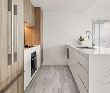 Stylish Two-Bedroom Apartment | Prime Gosford Location - Photo 6