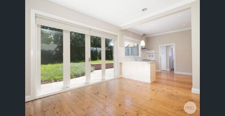 GORGEOUS BRIGHT TWO BEDROOM HOME IN BLACK HILL - Photo 2