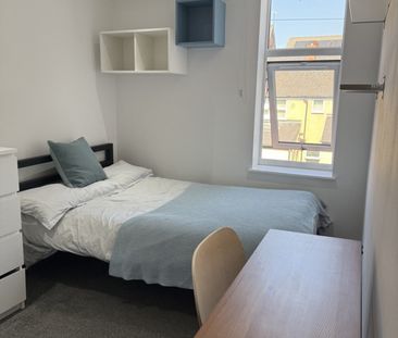 4 bed Apartment for Rent - Photo 2
