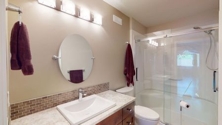 2-Bedroom, 2 Bath & Den -lower unit (Powell River) - Photo 5