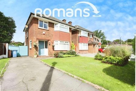 Blunden Road, Farnborough, GU14 - Photo 2