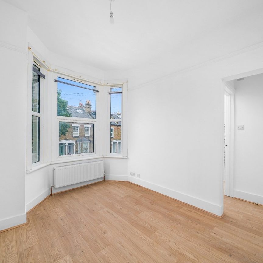 Room in a Shared House, Trevelyan Road, SW17 - Photo 1