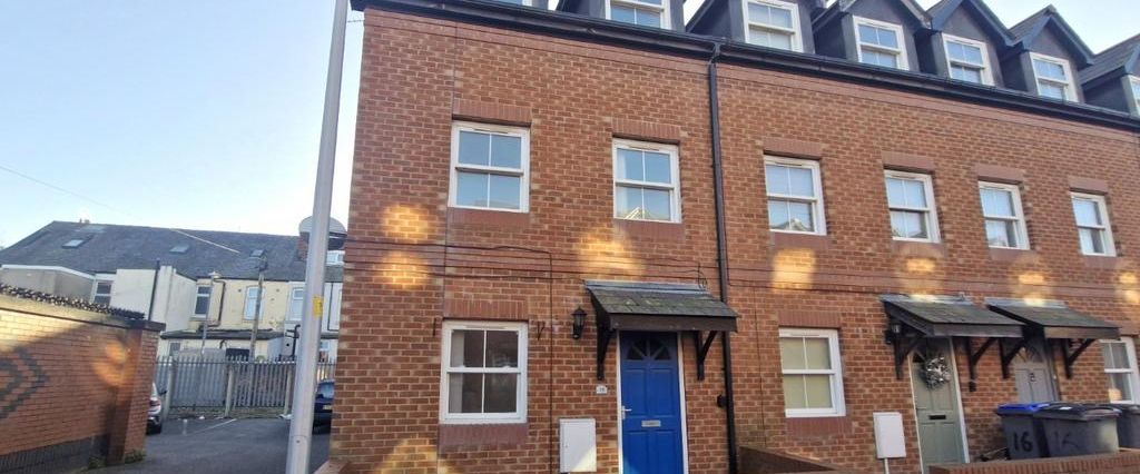 4 bedroom terraced house to rent - Photo 1