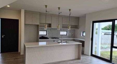 (Two Years old) 4-Bedroom Home | Prime Location - Photo 4