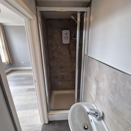 1 bedroom in a house share to rent - Photo 4