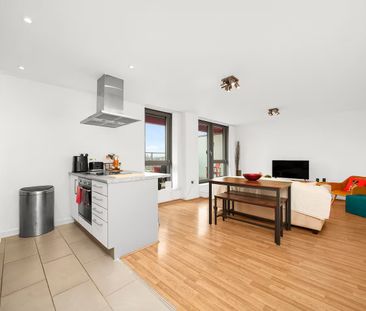 2 Bed Penthouse, Warton Road, E15 - Photo 3