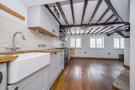 Village Road, Denham, UB9 - Photo 2