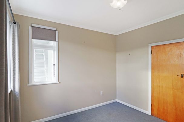 Sunny 3-Bedroom Home with Views in Island Bay - Photo 1