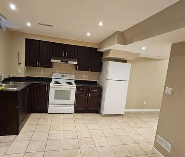 For Lease - 2107 Wincanton Crescent, Mississauga, Ontario - Photo 2