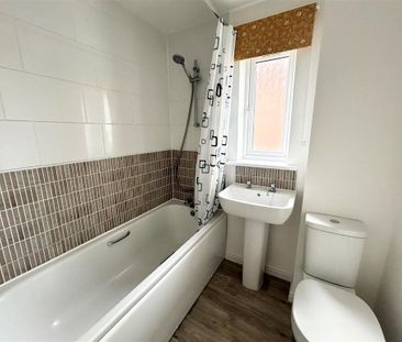 2 bedroom end of terrace house to rent - Photo 5