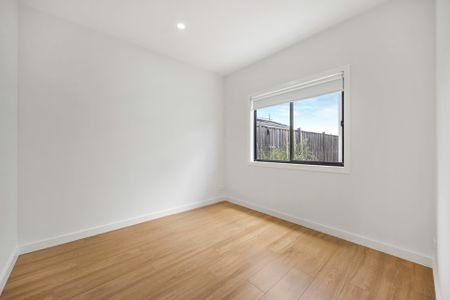 5 Taro Walk, Rockbank VIC, Belconnen - Photo 4