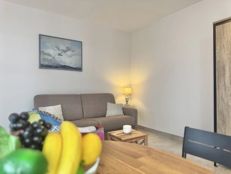 CANNES – PALM BEACH | STUDIO MEUBLÉ DE 27 M² AVEC TERRASSE DE 9 M², APERÇU MER ET CAVE – LOCATION À L’ANNÉE - Photo 4