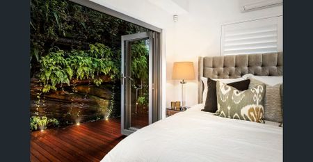 Pet Friendly Stunning, Modern Apartment With Garden Courtyards - Photo 3