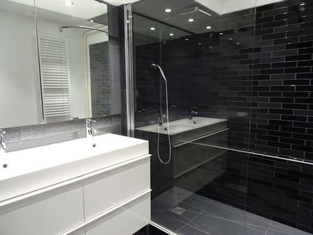 Location Appartement 3 pièces 133m² - Photo 3