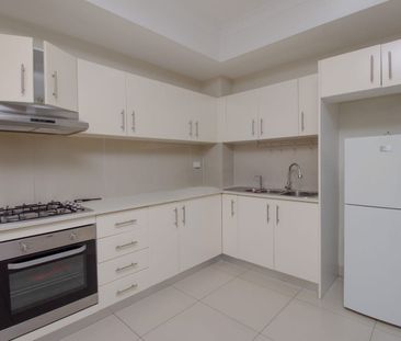 Modern 2 Bed Apartment Living in Merrylands - Photo 3