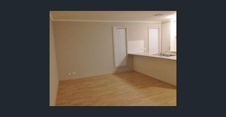 4 BR, 2 BATHROOM HOME IN PREMIUM LOCATION! - Photo 2