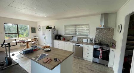 Large family home in Whangaroa - Photo 3