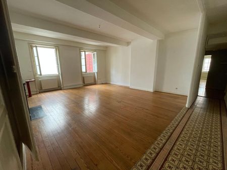Location Appartement 4 pièces 109m² MACON 71000 - Photo 3
