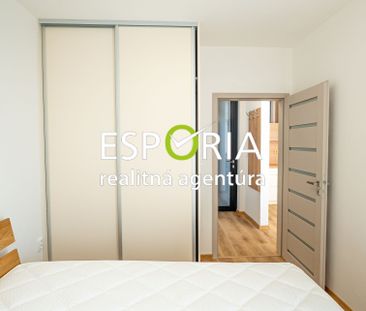 Novostavba 1i bytu s parkovacím státim na prenájom - Photo 1