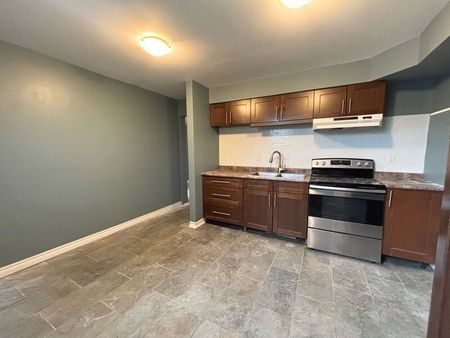 $1,599 / 2 br / 1 ba / 518 Cannon St E unit 2 - Photo 4