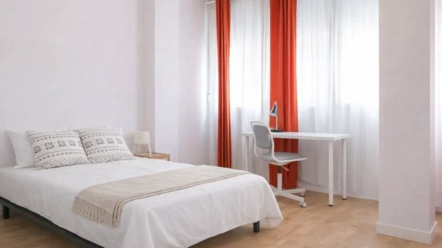 Room in a shared 6-bedroom apartment for rent in Gaztambide, perfect for students and professionals - Foto 1