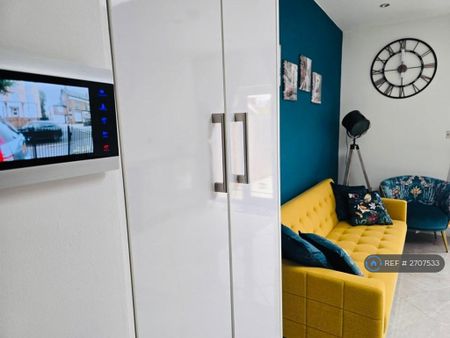 1 bedroom flat to rent - Photo 3