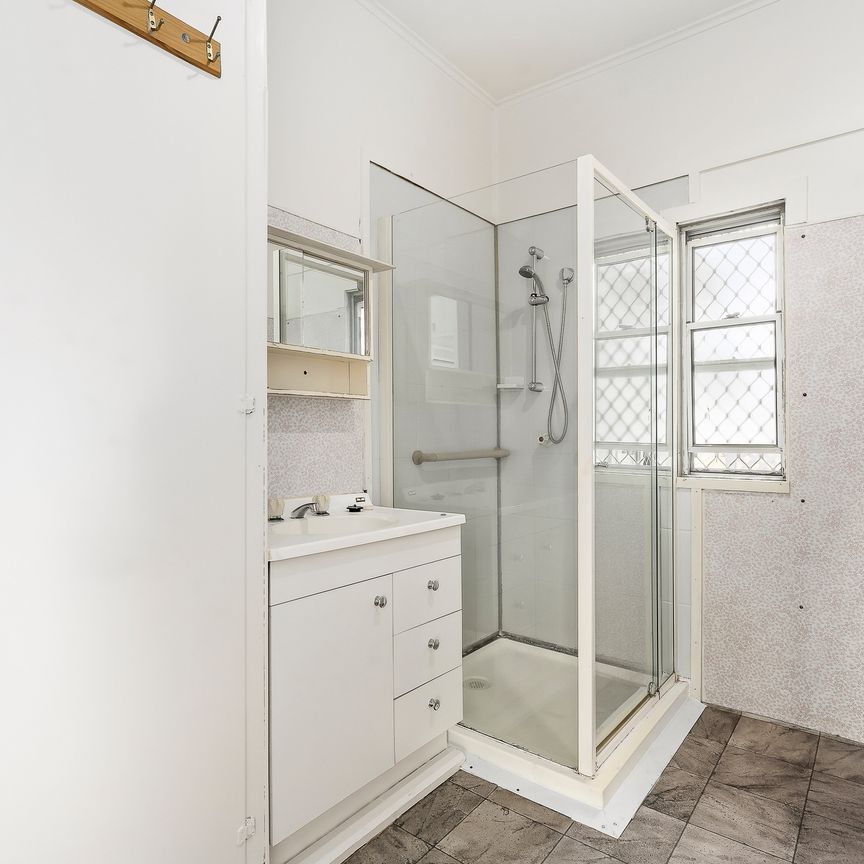 162 South Station Road, Silkstone QLD 4304 - House For Rent | Domain - Photo 1