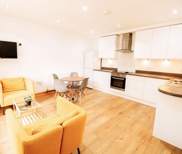4 bedroom terraced house to rent - Photo 2
