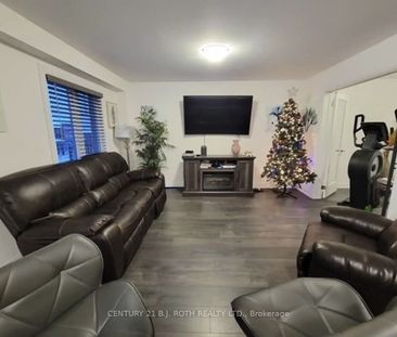 Townhouse For Lease | S8132040 - Photo 4