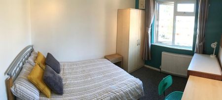 House - Terraced For Rent Blossom Square, Portsmouth - Photo 3